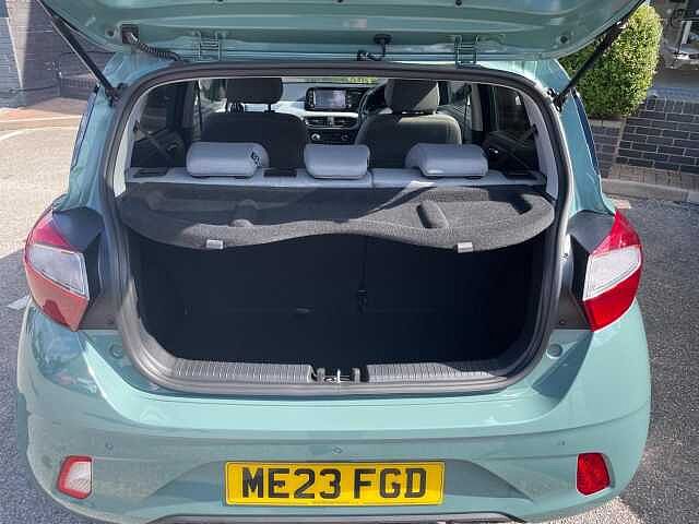 Hyundai i10 1.0 Premium Hatchback 5dr Petrol Auto Euro 6 (s/s) (67 ps)