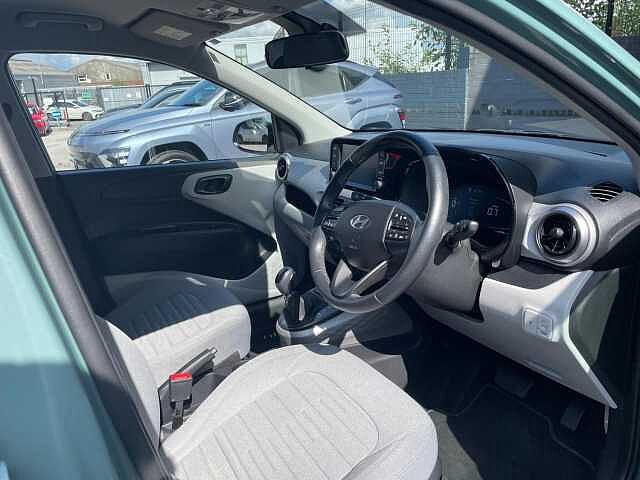 Hyundai i10 1.0 Premium Hatchback 5dr Petrol Auto Euro 6 (s/s) (67 ps)