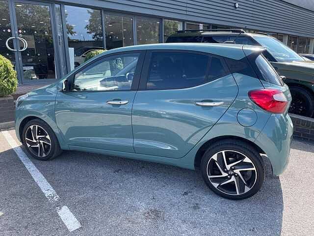 Hyundai i10 1.0 Premium Hatchback 5dr Petrol Auto Euro 6 (s/s) (67 ps)