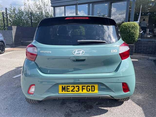 Hyundai i10 1.0 Premium Hatchback 5dr Petrol Auto Euro 6 (s/s) (67 ps)