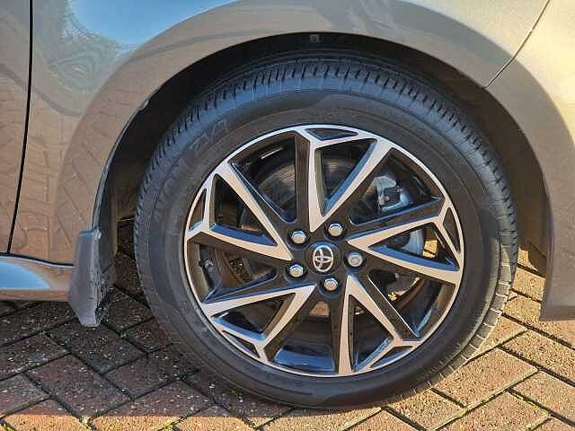 Toyota Yaris 1.5 Hybrid Design 5dr CVT