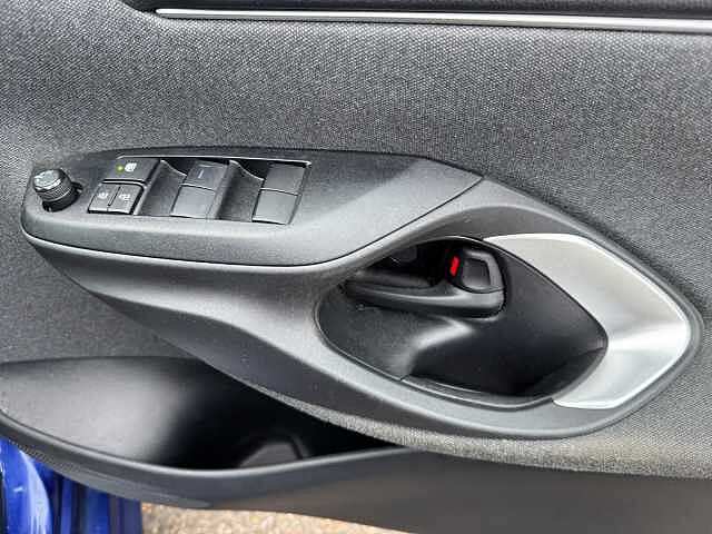 Toyota Yaris 1.5 Hybrid Design 5dr CVT