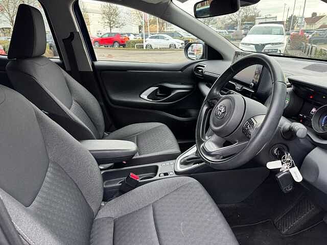 Toyota Yaris 1.5 Hybrid Design 5dr CVT
