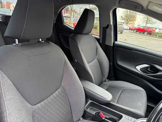 Toyota Yaris 1.5 Hybrid Design 5dr CVT