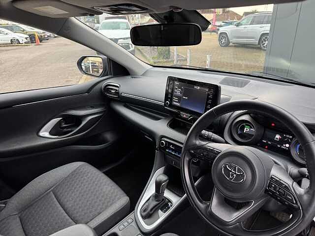 Toyota Yaris 1.5 Hybrid Design 5dr CVT
