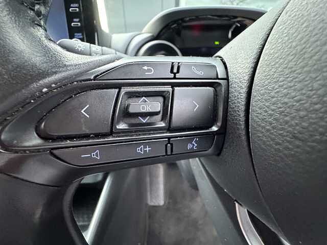 Toyota Yaris 1.5 Hybrid Design 5dr CVT