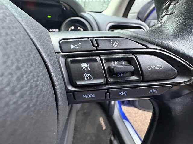 Toyota Yaris 1.5 Hybrid Design 5dr CVT