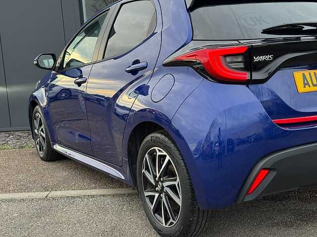 Toyota Yaris 1.5 Hybrid Design 5dr CVT