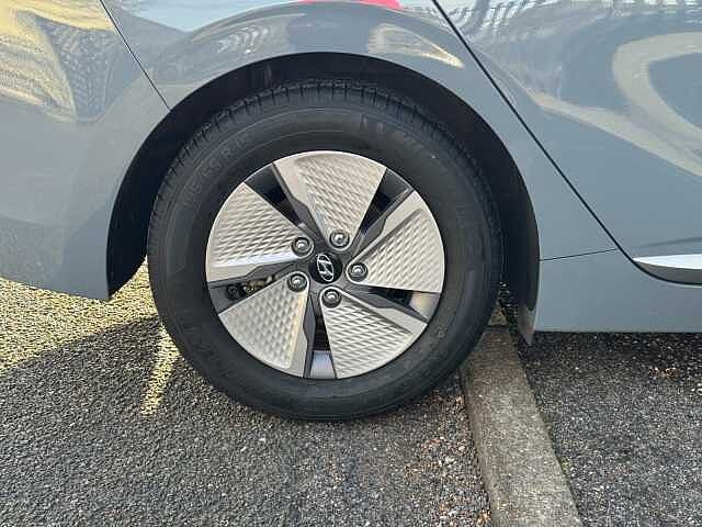 Hyundai IONIQ 1.6 GDi Hybrid Premium 5dr DCT Electric Shadow