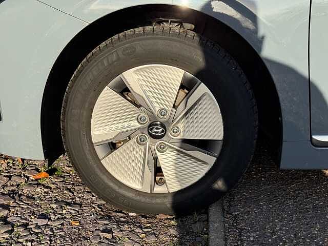 Hyundai IONIQ 1.6 GDi Hybrid Premium 5dr DCT Electric Shadow