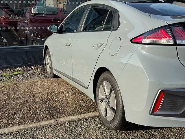 Hyundai IONIQ 1.6 GDi Hybrid Premium 5dr DCT Electric Shadow