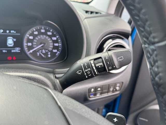 Hyundai KONA 1.6 GDi Hybrid Premium 5dr DCT Blue Lagoon