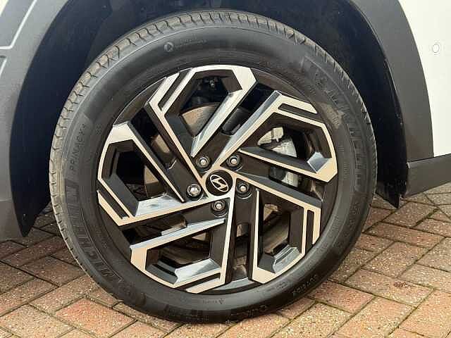 Hyundai TUCSON 1.6T Hybrid Ultimate 5dr Auto Serenity White