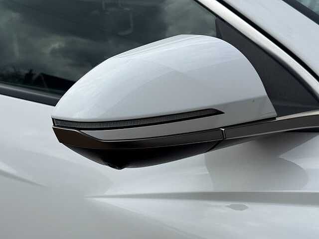 Hyundai TUCSON 1.6T Hybrid Ultimate 5dr Auto Serenity White