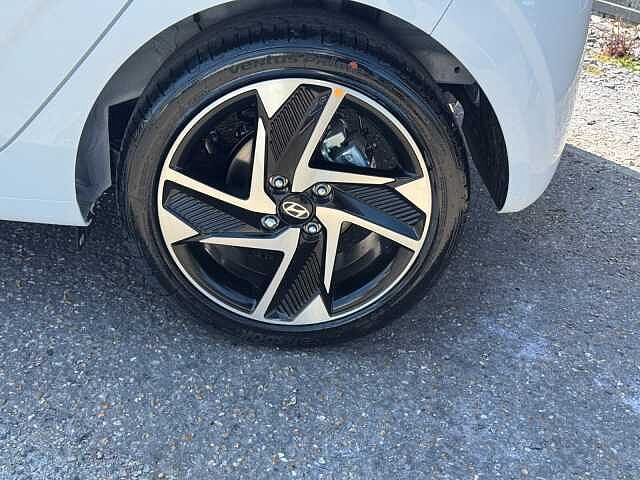 Hyundai i10 1.2 [79] Premium 5dr [Nav]
