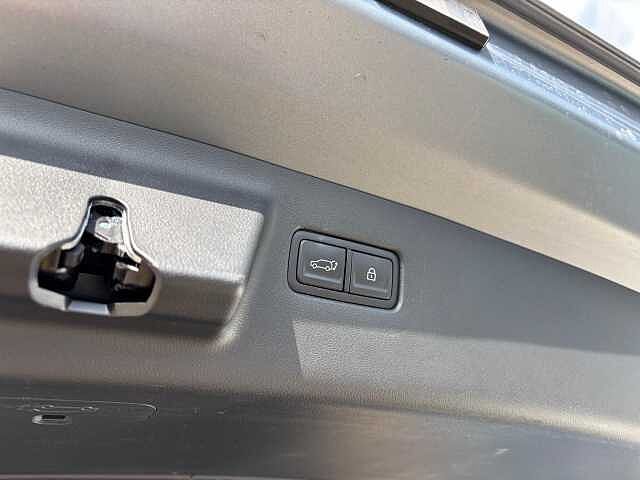 Hyundai SANTA FE 1.6 T-GDi 13.8kWh Calligraphy Auto 4WD Euro 6 (s/s) 5dr Blue