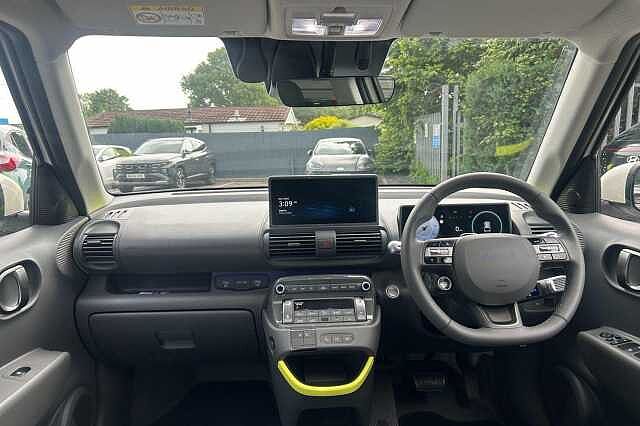 Hyundai INSTER Long Range 49kWh Cross Auto 5dr Natural Ivory