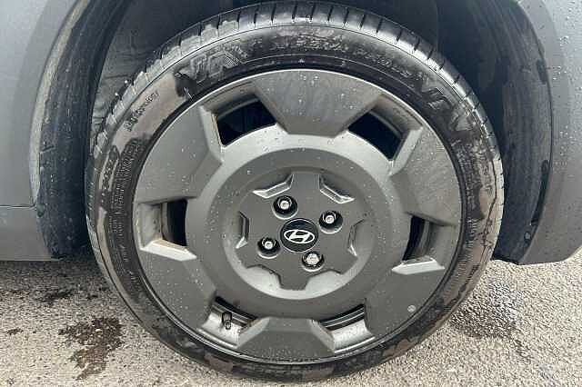 Hyundai INSTER Long Range 49kWh Cross Auto 5dr Natural Ivory
