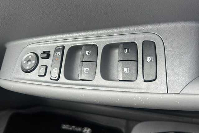 Hyundai INSTER Long Range 49kWh Cross Auto 5dr Natural Ivory