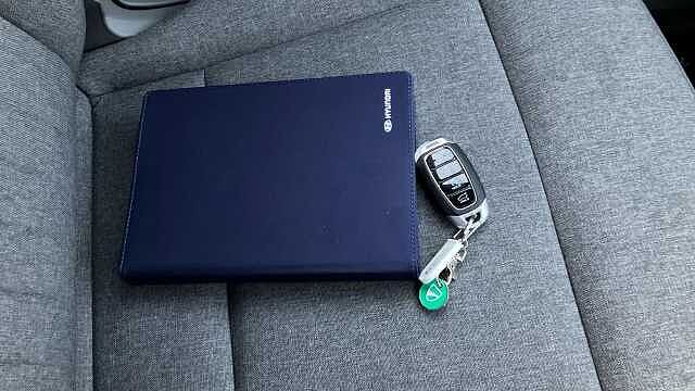 Hyundai INSTER 85kW Cross 49kWh 5dr Auto Electric Hatchback Solid - Natural Ivory