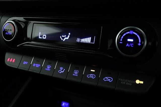 Hyundai KONA 1.6 GDi Hybrid Premium 5dr DCT Hatchback Black