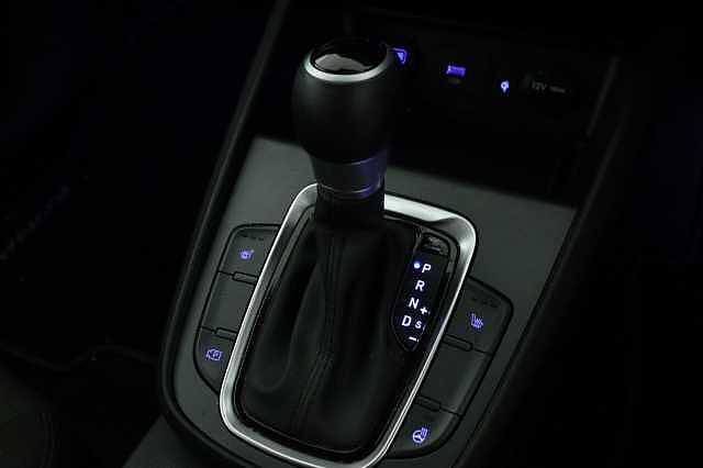 Hyundai KONA 1.6 GDi Hybrid Premium 5dr DCT Hatchback Black