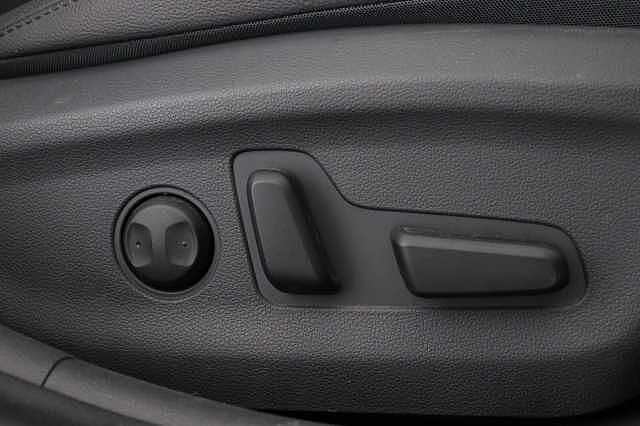 Hyundai IONIQ 1.6 GDi Plug-in Hybrid Premium SE 5dr DCT Blue