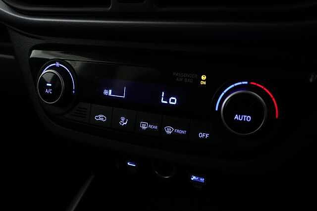 Hyundai I10 1.0 [63] Premium 5dr Auto [Nav] White