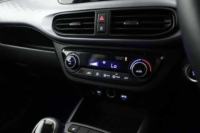 Hyundai i10 1.0 [63] Premium 5dr Auto [Nav]