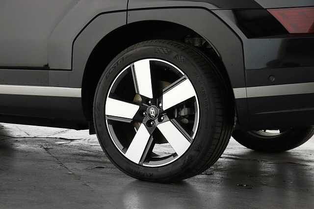 Hyundai SANTA FE 1.6 TGDi Plug-in Hybrid Ultimate 5dr 4WD Auto Black