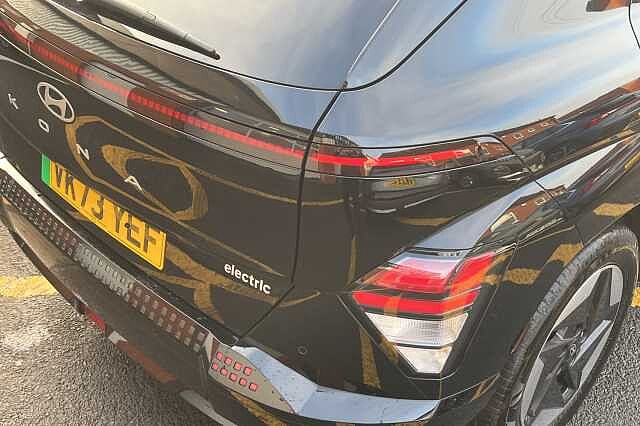 Hyundai KONA Advance 65kWh 5dr Auto Black