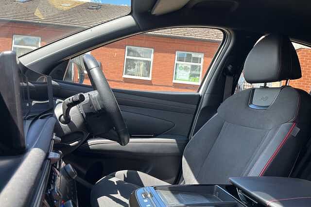 Hyundai TUCSON 1.6T Plug-in Hybrid N Line 5dr Auto White