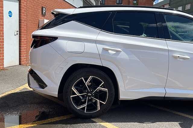 Hyundai TUCSON 1.6T Plug-in Hybrid N Line 5dr Auto White
