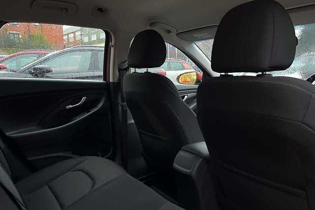 Hyundai I30 1.6 CRDi [136] SE Nav 5dr DCT Red