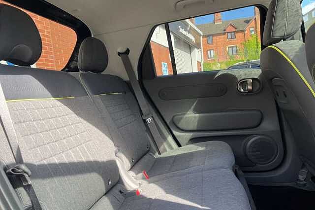 Hyundai INSTER Cross 49kWh 5dr Auto Black