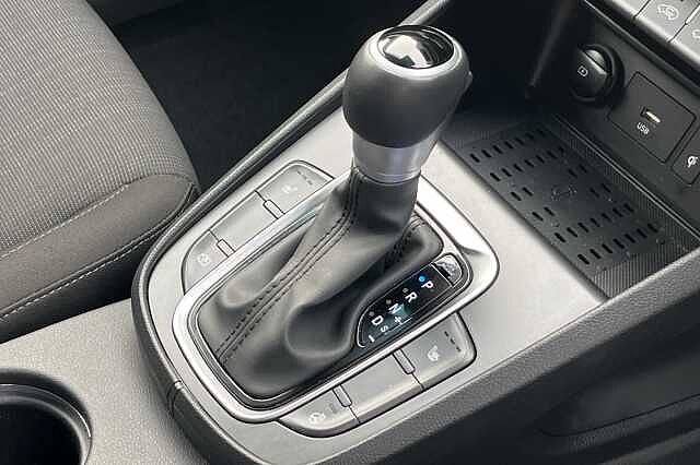 Hyundai KONA 1.6 GDi Hybrid Premium 5dr DCT White