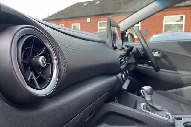 Hyundai KONA 1.6 GDi Hybrid Premium 5dr DCT White