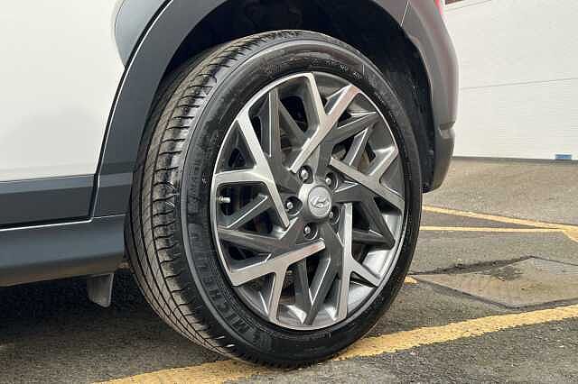 Hyundai KONA 1.6 GDi Hybrid Premium 5dr DCT White