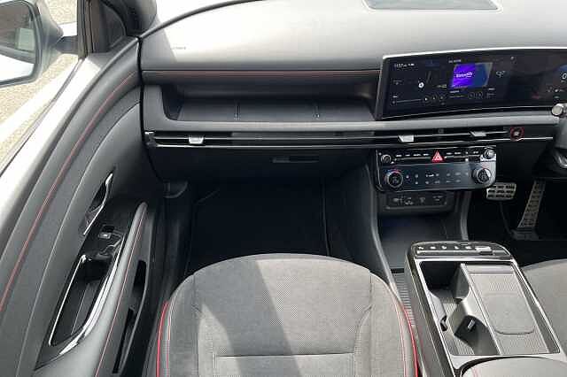 Hyundai TUCSON 1.6T Plug-in Hybrid N Line 5dr Auto White