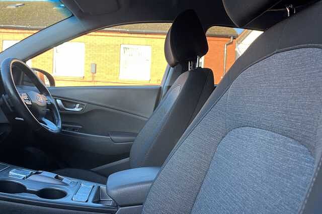 Hyundai KONA Premium 64kWh 5dr Auto Red
