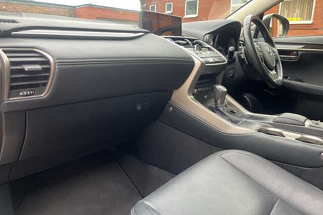 Lexus Nx 300h 2.5 Takumi 5dr CVT [Pan roof]