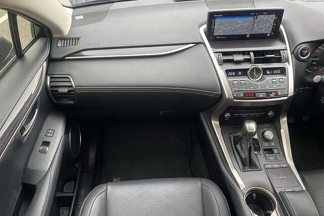 Lexus Nx 300h 2.5 Takumi 5dr CVT [Pan roof]