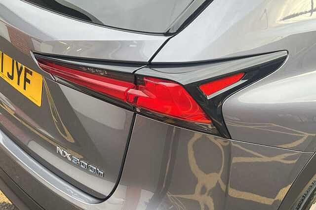 Lexus Nx 300h 2.5 Takumi 5dr CVT [Pan roof]