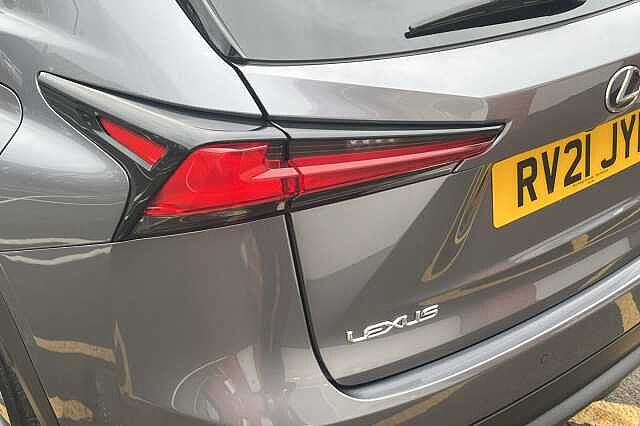 Lexus Nx 300h 2.5 Takumi 5dr CVT [Pan roof]
