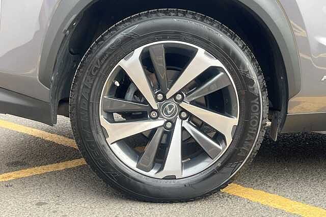Lexus Nx 300h 2.5 Takumi 5dr CVT [Pan roof]