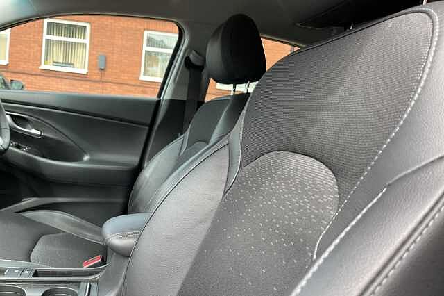 Hyundai i30 Fastback 1.4 T-GDI Premium 5dr DCT