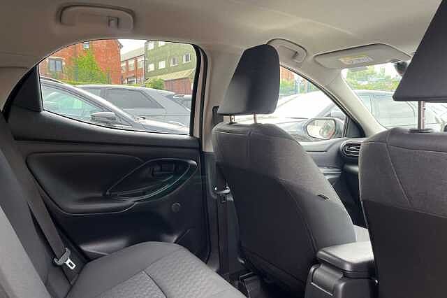 Toyota Yaris 1.5 Hybrid Design 5dr CVT