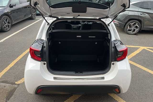 Toyota Yaris 1.5 Hybrid Design 5dr CVT