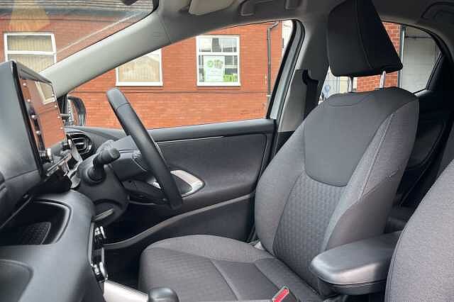 Toyota Yaris 1.5 Hybrid Design 5dr CVT