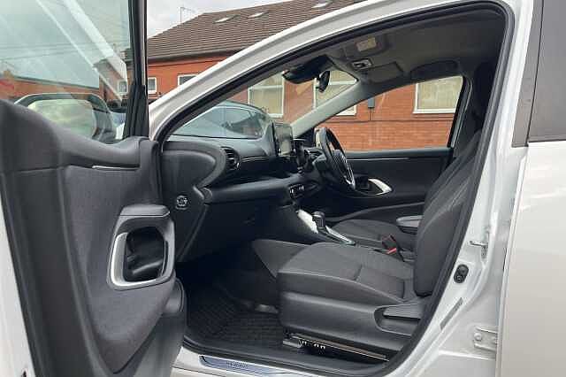 Toyota Yaris 1.5 Hybrid Design 5dr CVT